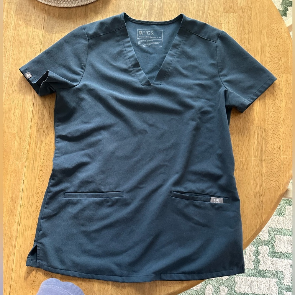 Figs Casma 3 Pocket Scrub Top